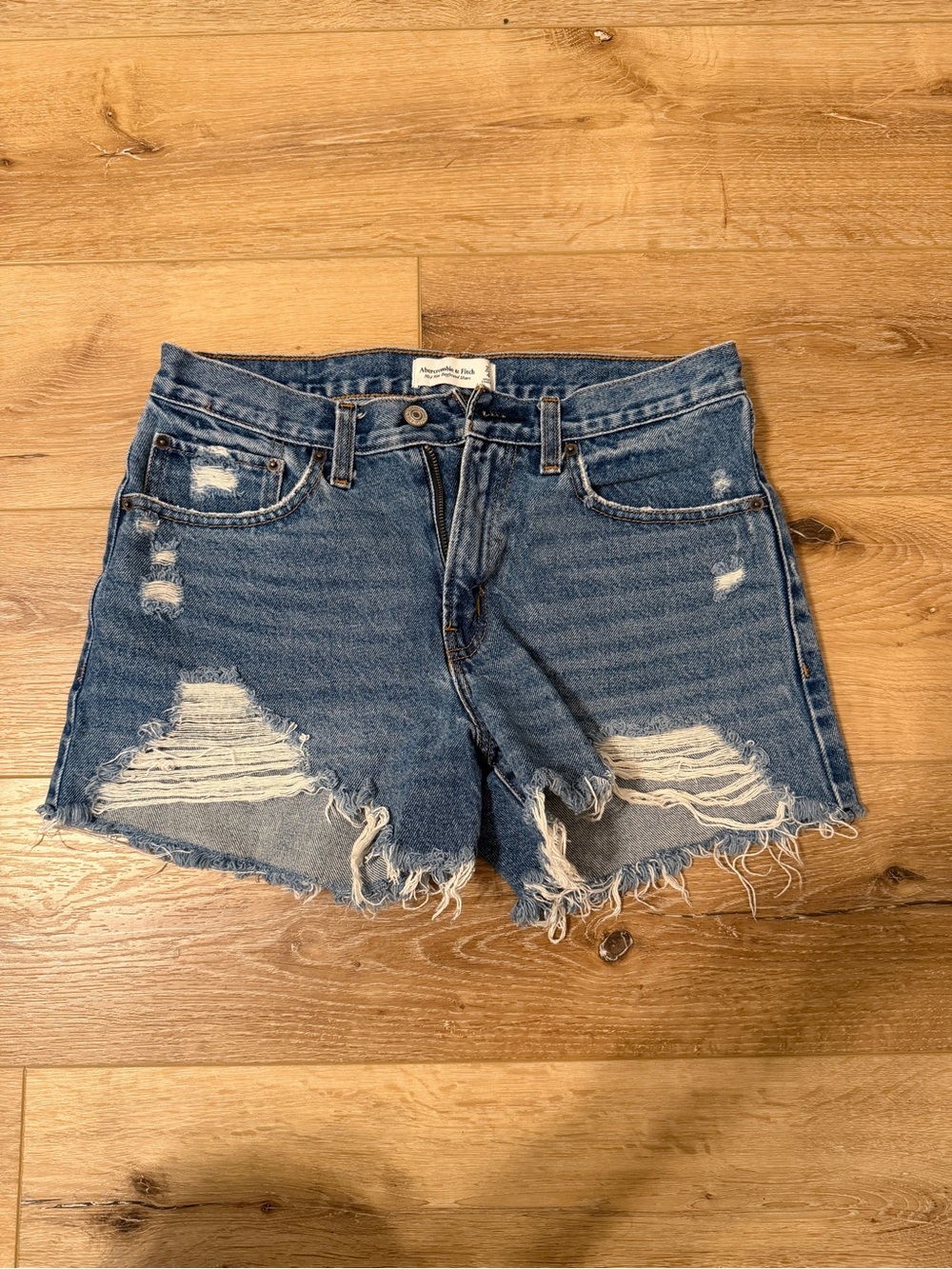 Abercrombie & Fitch Mid-Rise Boyfriend Short